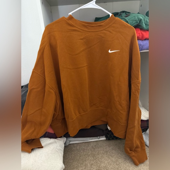 Nike Tops - Nike Chestnut Crewneck Sweatshirt